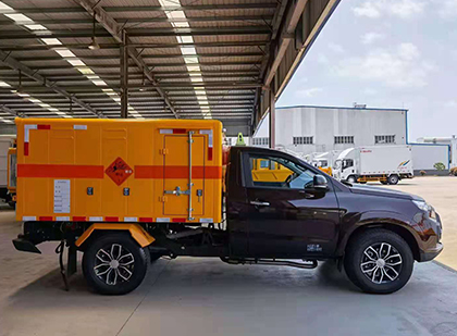 元门乡爆破器材运输车